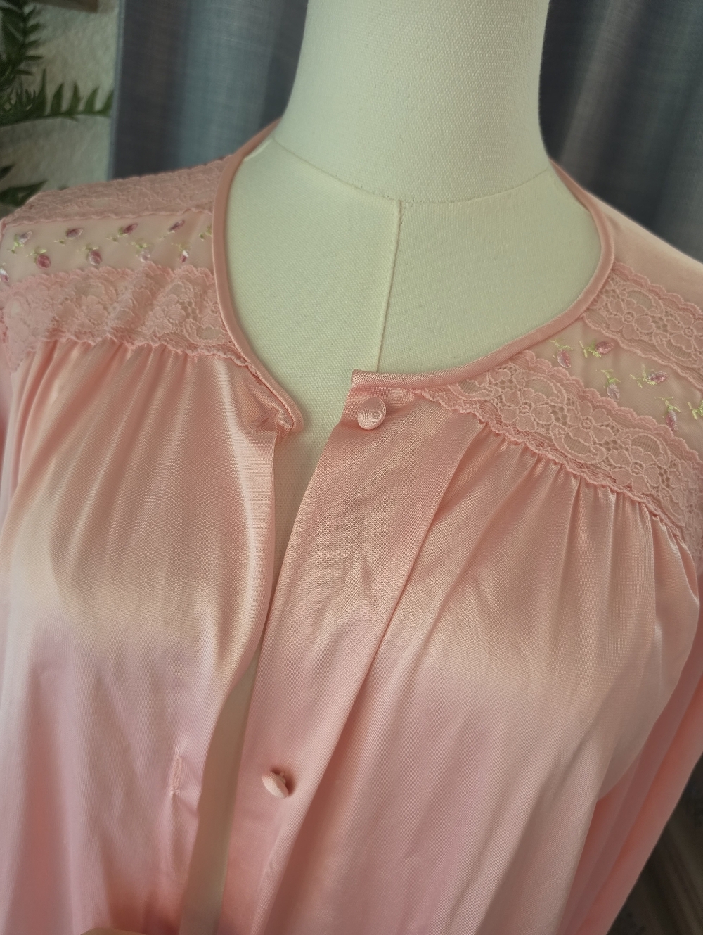 Vintage Vanity Fair Robe - Picture 2 of 5